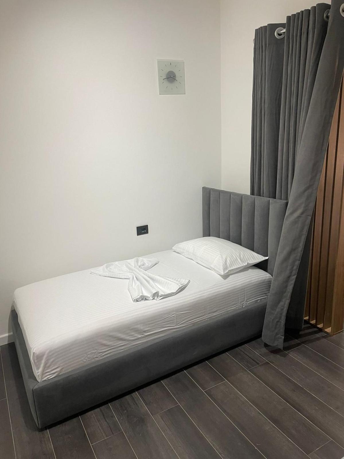 Aries Apartments Sarandë Exterior foto