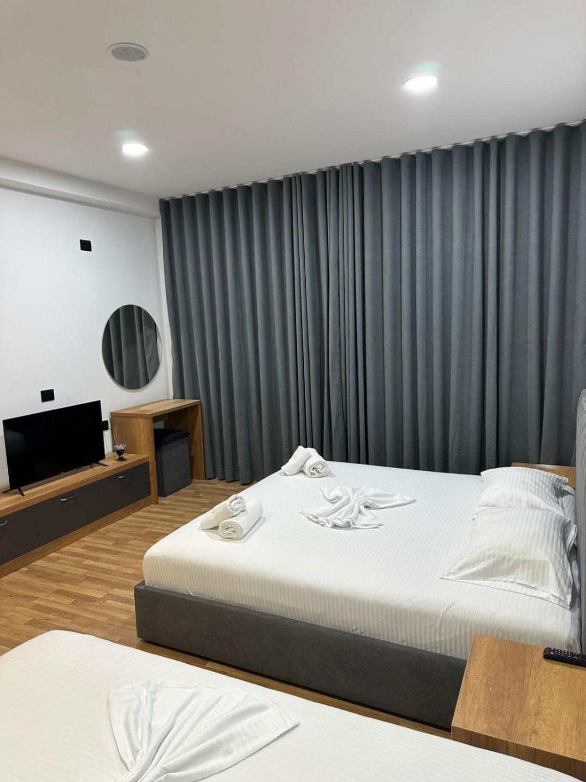 Aries Apartments Sarandë Exterior foto