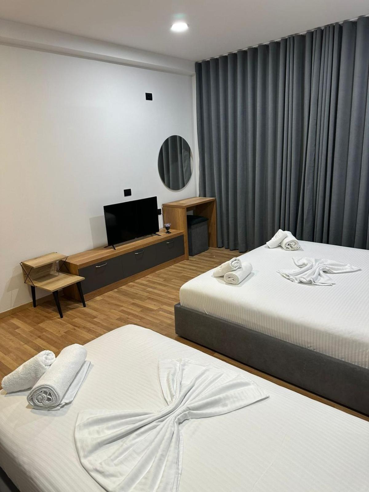 Aries Apartments Sarandë Exterior foto